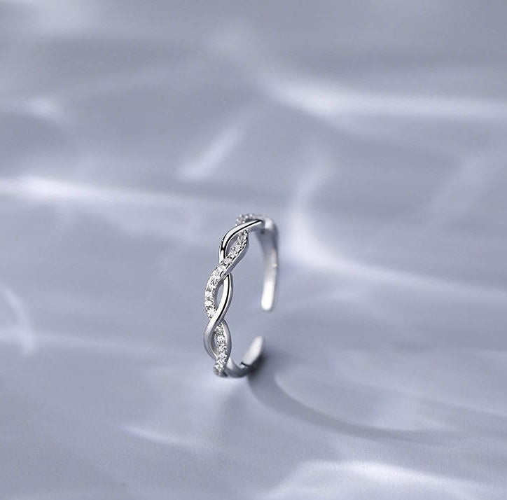 High & Lows Twist Ring